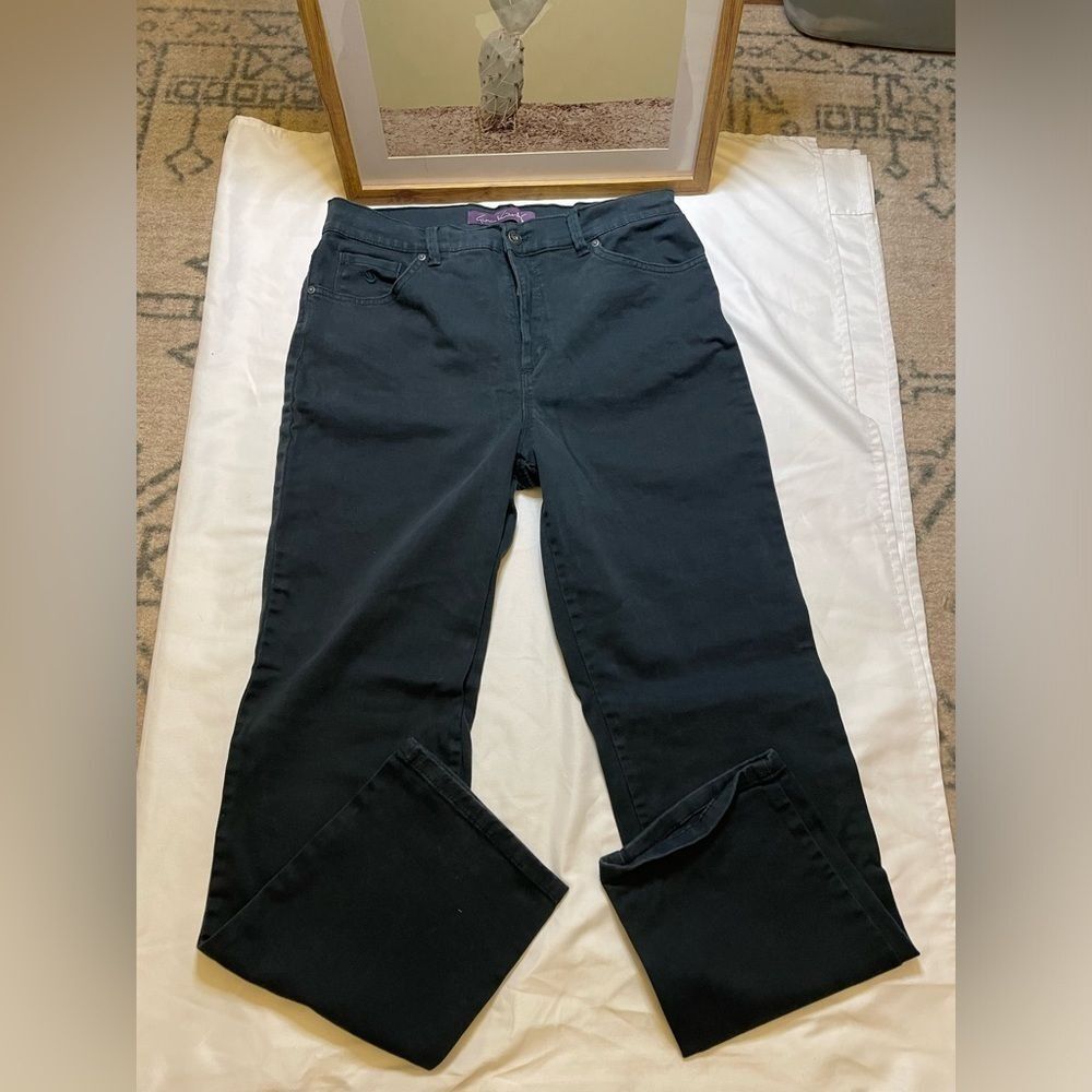Gloria Vanderbilt size 10 black Amanda straight leg jeans